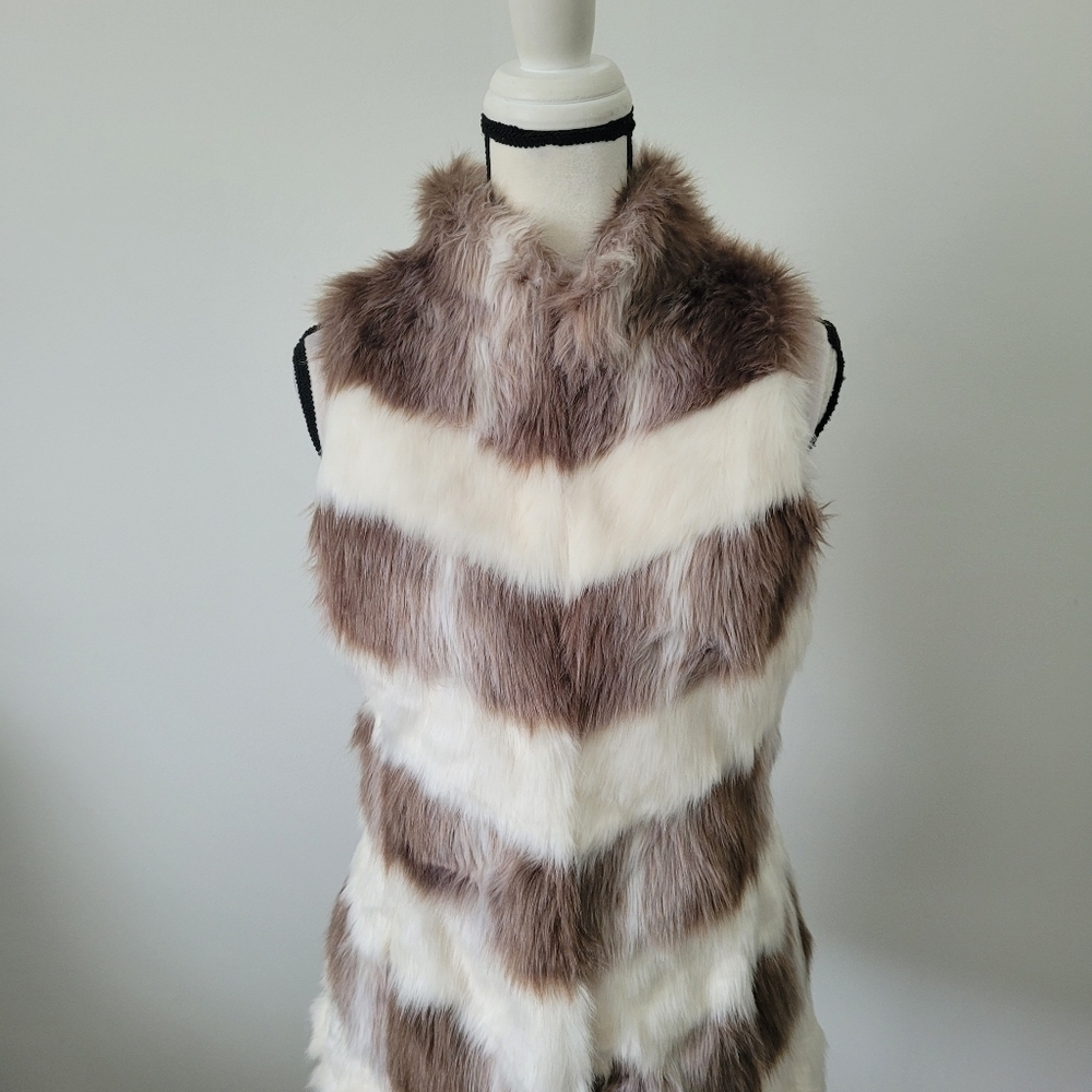 White House Black Market Faux Fur Chevro Striped Vest in brown and white Size SP - Picture 5 of 16